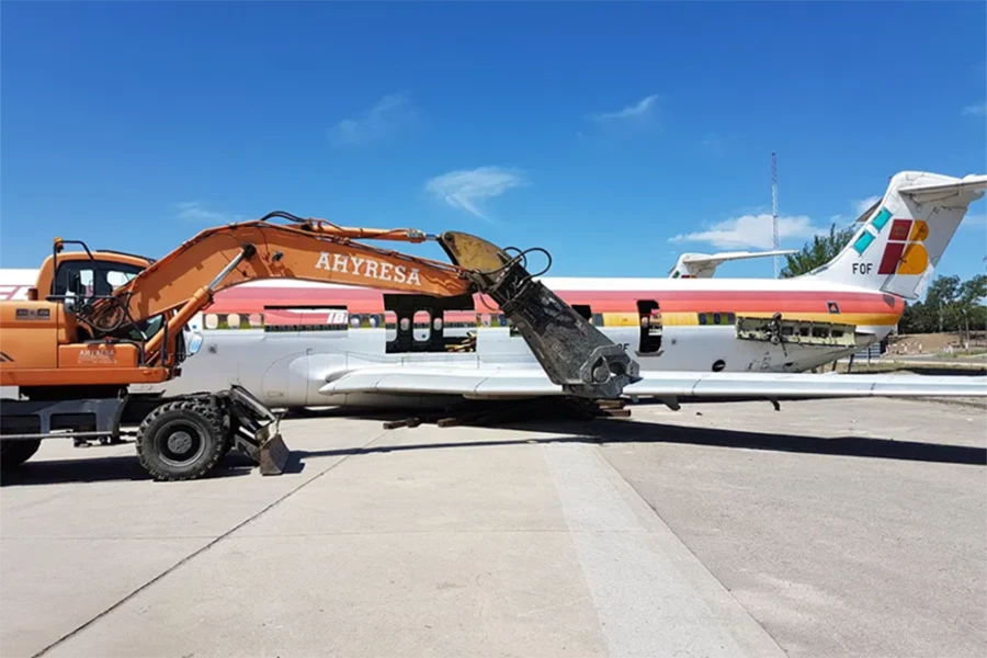 Aircraft demolition shear