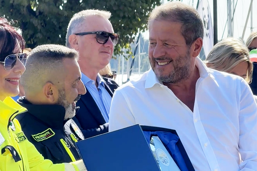 Ritratto Valerio Zanaglio con la protezione civile