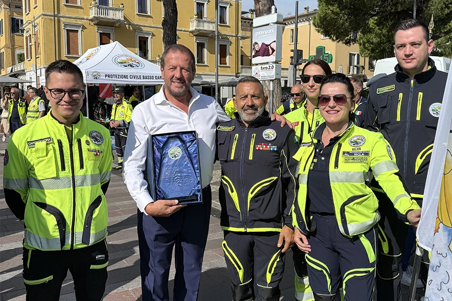 Valerio Zanaglio con la protezione civile basso garda